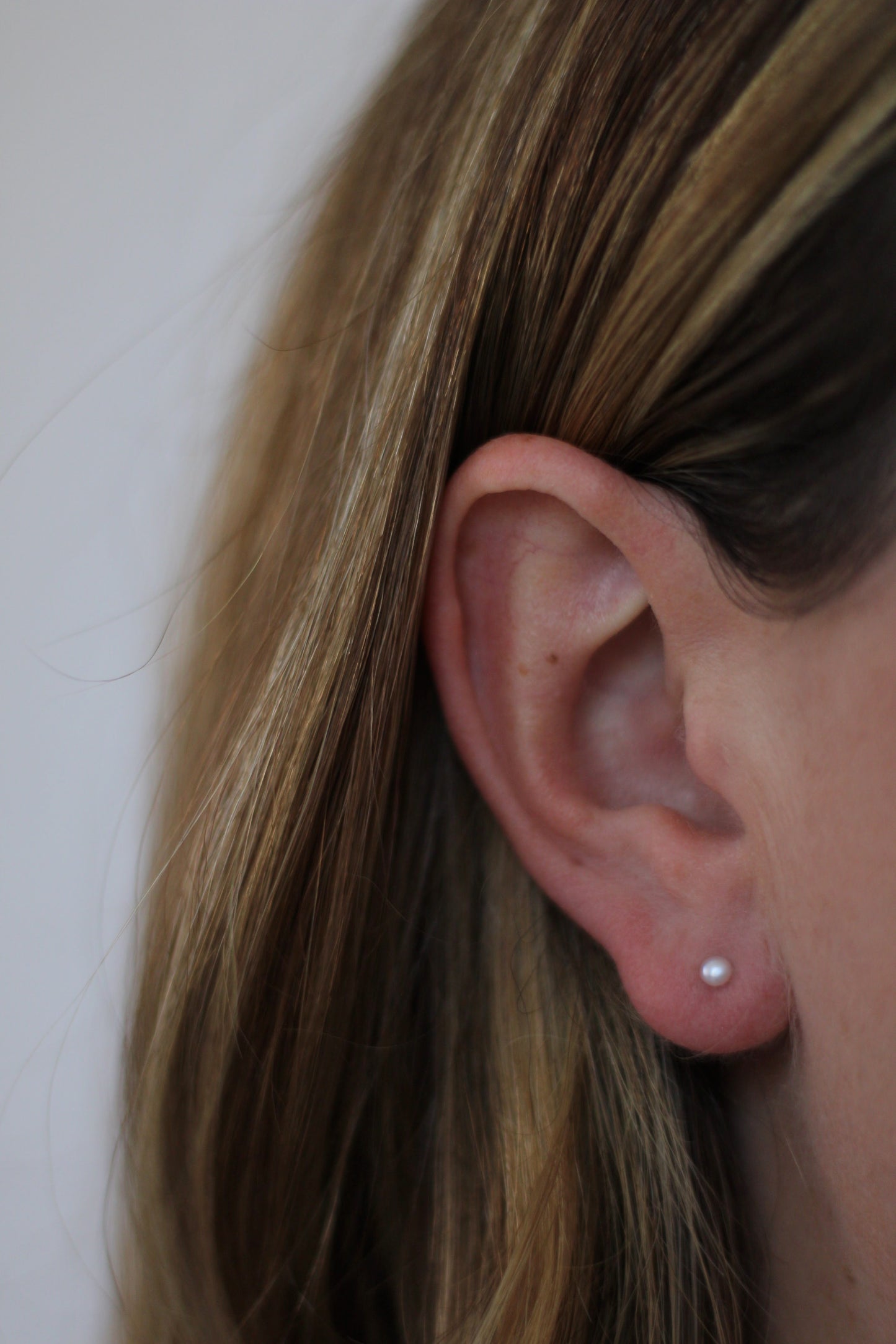 Tiny earstick