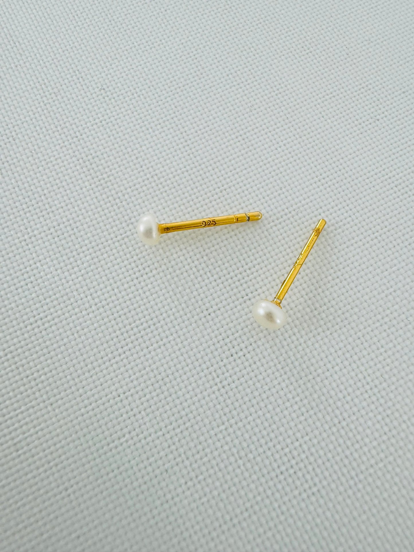 Tiny earstick